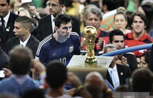 兰迪·强森与席林联手包办世界大赛胜投，助响尾蛇队成军仅四年即夺冠