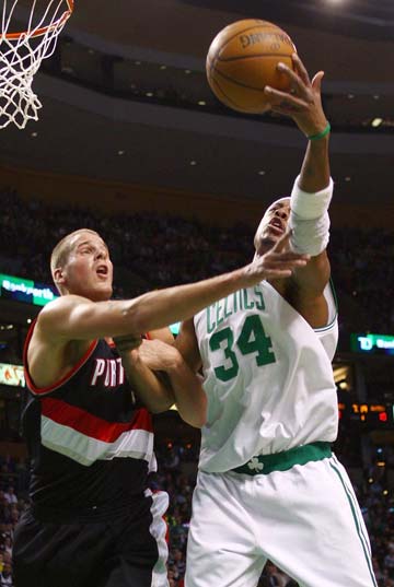 法比奥激情喊话：如果把场地吃了能赢，那我们就把场地吃了