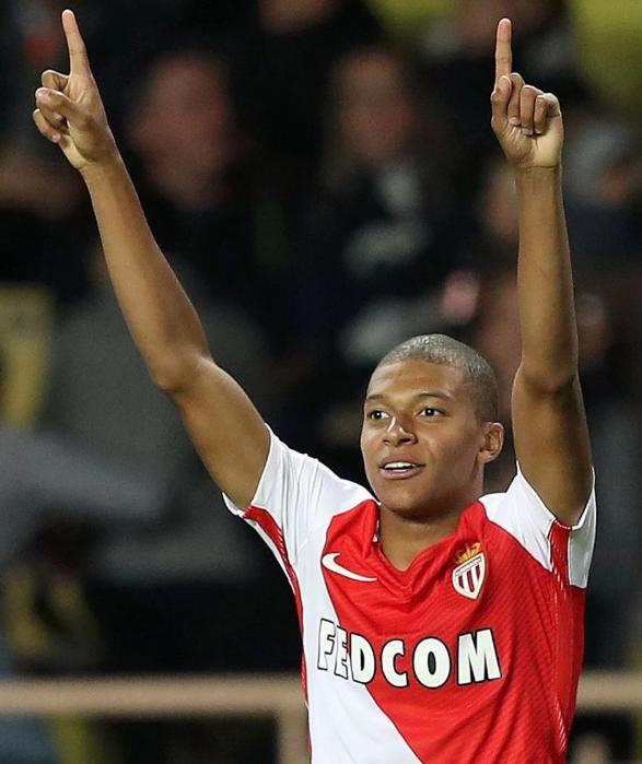 太阳报：巴萨想签15岁新星加布里埃尔，但曼联有信心留下他