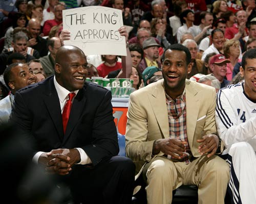 恩比德简直不敢相信，布伦森这球居然还能吹犯规！